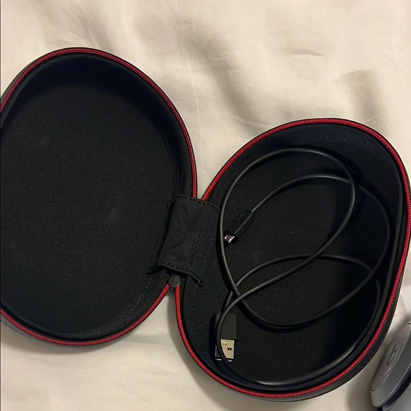 Beats by Dre Studio3 Over-Ear Headphones - Gray - Picture 6 of 9